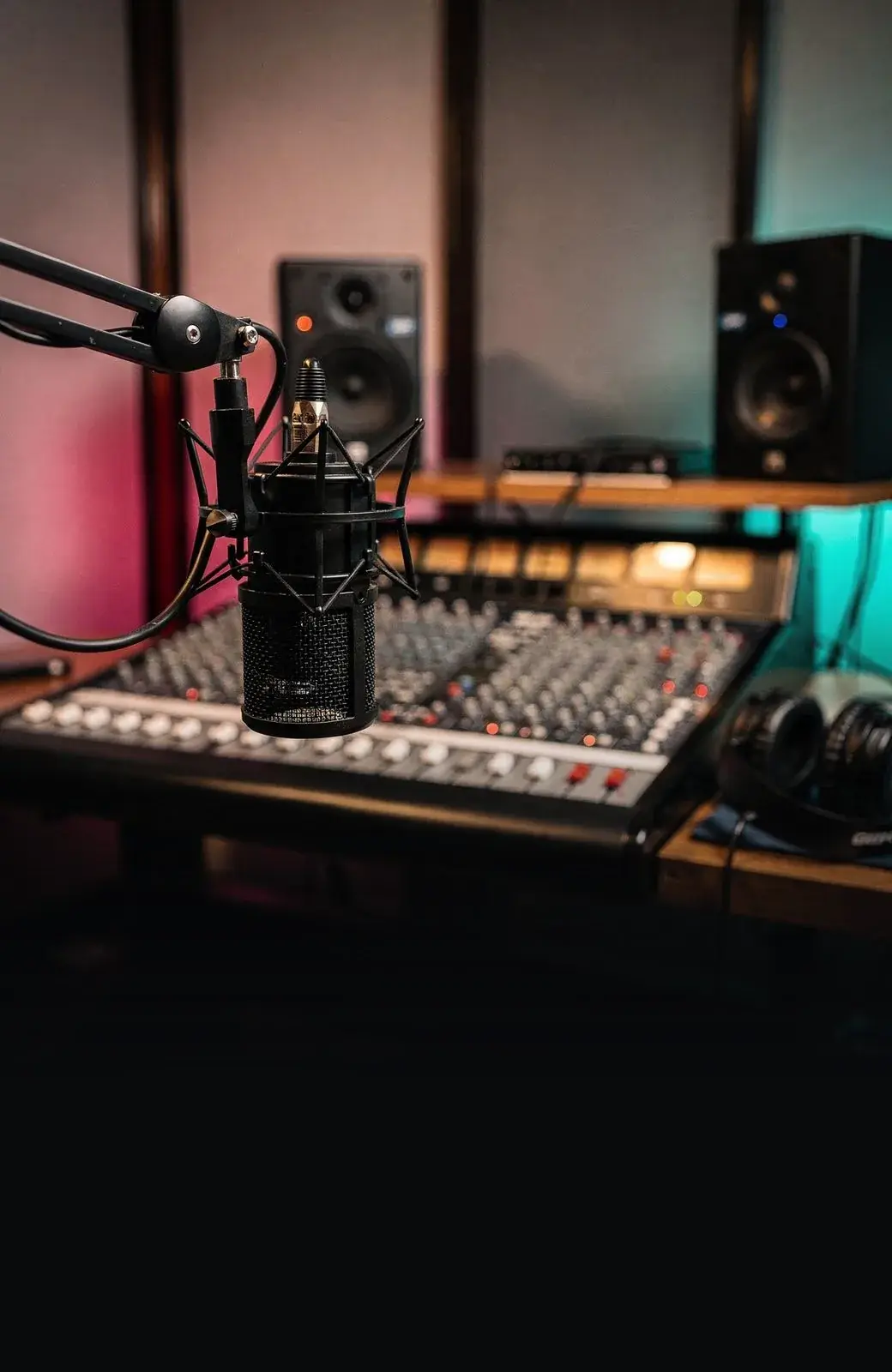 Estudio de radio online transmitiendo con servidores de audio Shoutcast