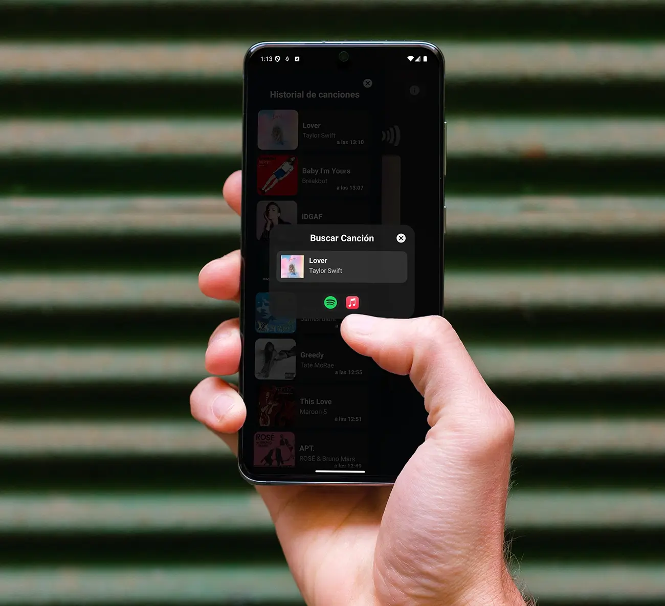 Función de la app para buscar la canción de la radio en Spotify y Apple Music